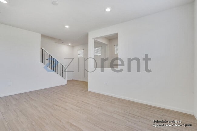 9315 Mystic Lake Aly, Sacramento, CA 95829 - photo 2