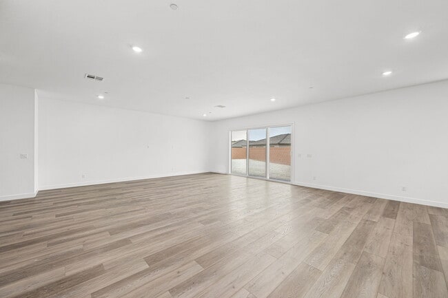 4876 Lucas Creek Ct, North Las Vegas, NV 89031 - photo 5