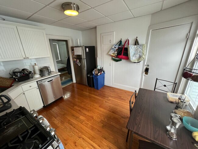65 Cedar St unit 3R, Somerville, MA 02143 - photo 7