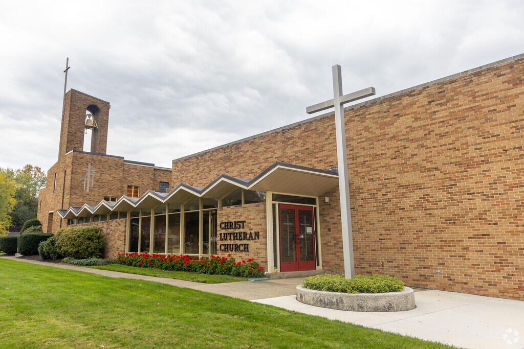 St Stephens Lutheran Academy North provides education in the neighborhood of 
Sharon.