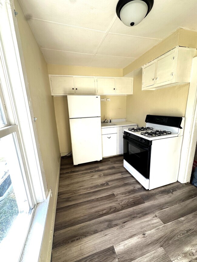 1709 Walnut St unit 2, Erie, PA 16502 - photo 5