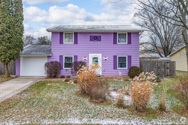 Colorful homes are common in Kern Valley.