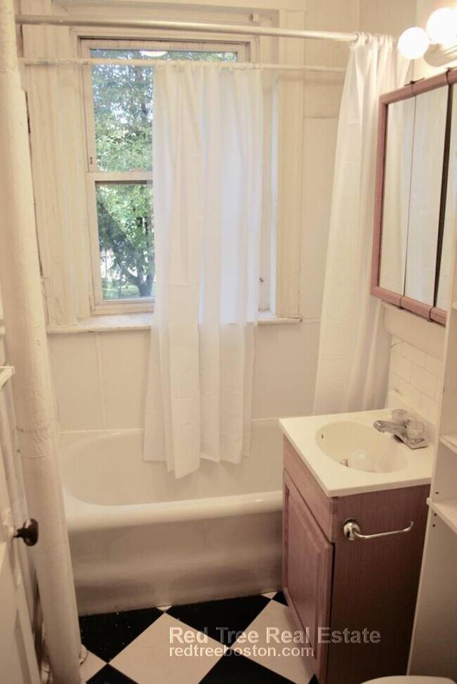 1160 Boylston St unit 3, Boston College, MA 02467 - photo 6