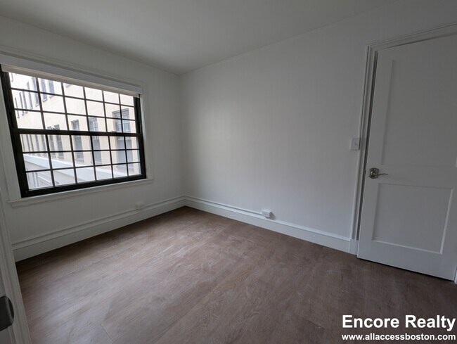 1200 Massachusetts Ave unit 7 DFT URNKV, Cambridge, MA 02138 - photo 2