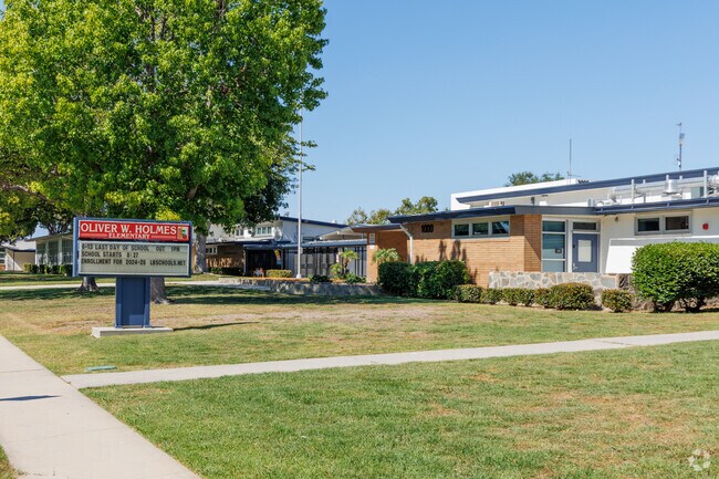 Holmes Elementary School
