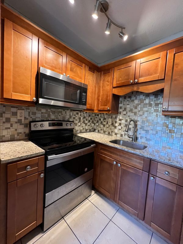 2018 NE 17th Ct, Fort Lauderdale, FL 33305