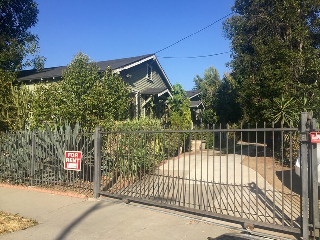 402 Micheltorena St unit 1/2, Los Angeles, CA 90026 - photo 3