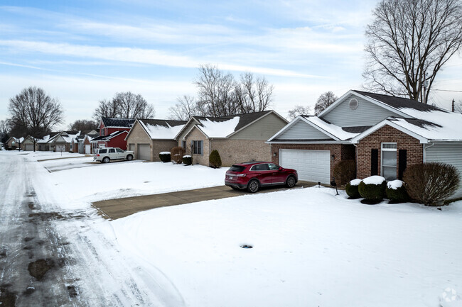 Carlton-Ludingwood has a wide variety of home styles.