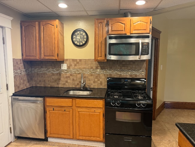 1 Elm St unit 439, Edwardsville, PA 18704 - photo 4