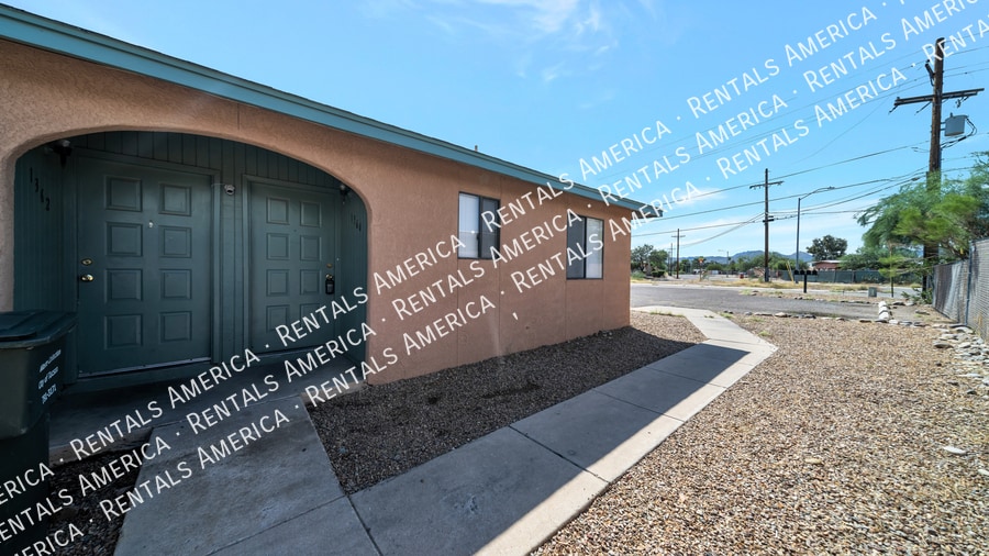 1360 N Riverview Blvd, Tucson, AZ 85745 - photo 1