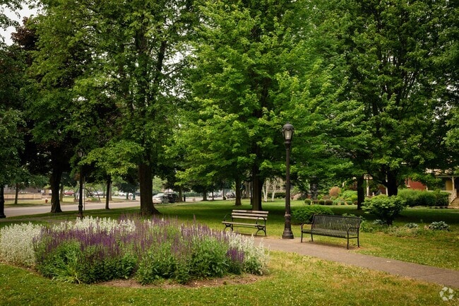 Outdoor spaces are rare in Elmwood Bryant as Symphony Circle is the only park area.