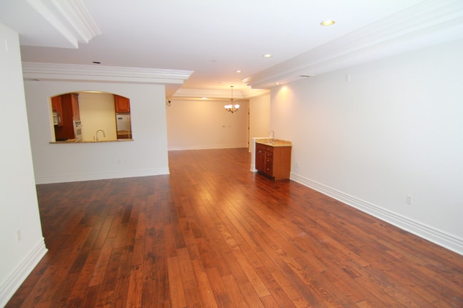 10640 Woodbridge St unit 202, North Hollywood, CA 91602 - photo 5