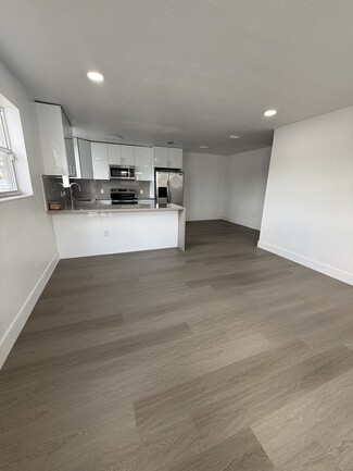 215 W 19th St, Hialeah, FL 33010
