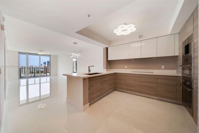 Parque Towers at St. Tropez unit 2103, Sunny Isles Beach, FL 33160 - photo 5