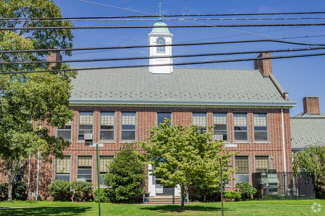Franklin Elementary School provides education in the neighborhood of 
Westfield North
