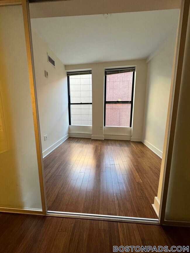 8 Winter Place unit 305, Boston, MA 02108 - photo 6