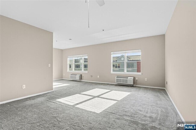 Edgewater Towne Center Apartments, Edgewater, NJ 07020 - photo 6