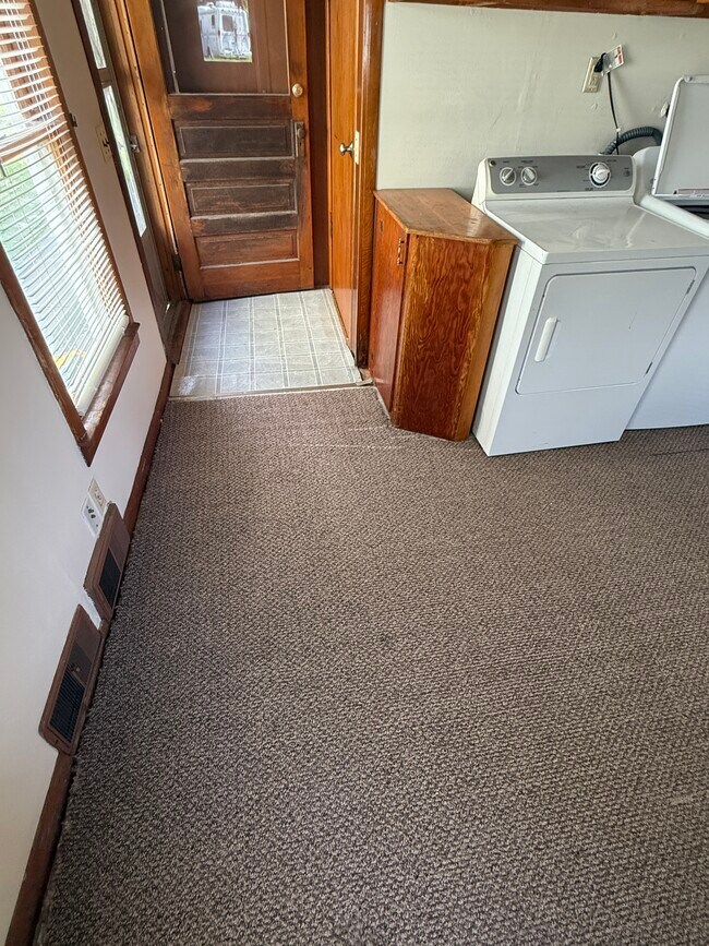 1116 E Davenport St, Iowa City, IA 52245 - photo 3