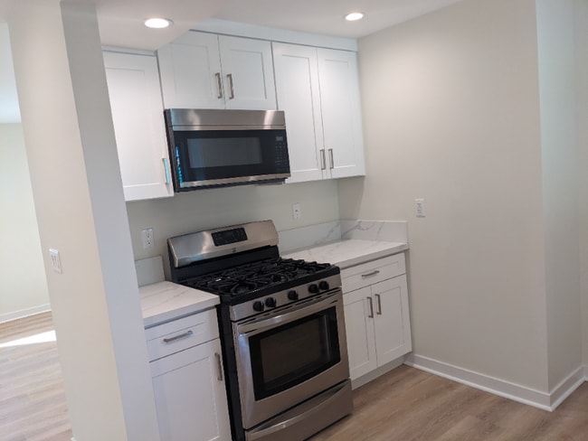 2102 Thurman Ave unit 2102 1-2, Los Angeles, CA 90016 - photo 3