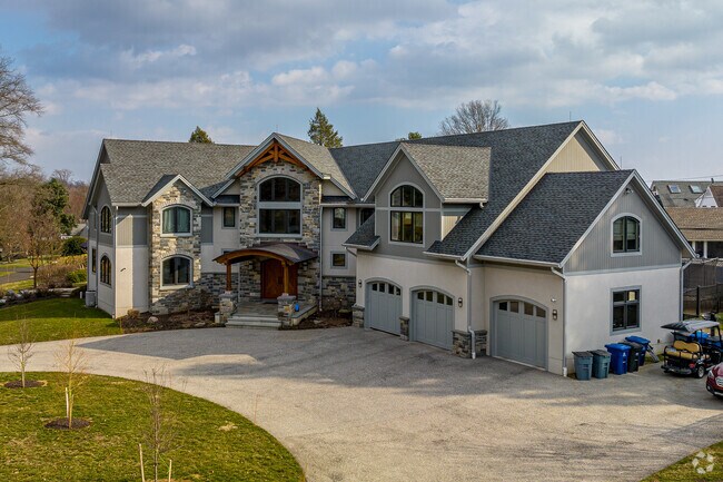 Lower Moreland even has a few mansions.