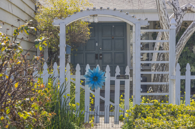 Carlton Square residents take great pride in their curb appeal.