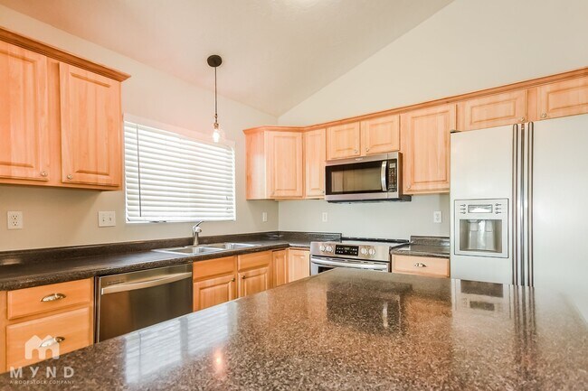 1404 N 2475 W, Clearfield, UT 84015 - photo 4