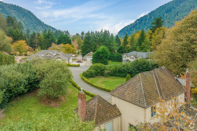 Homes in Squak Mountain are nestled among lush forests that bend around mountains.
