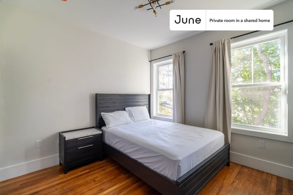 Room in Shared 5 bed/2 bath home