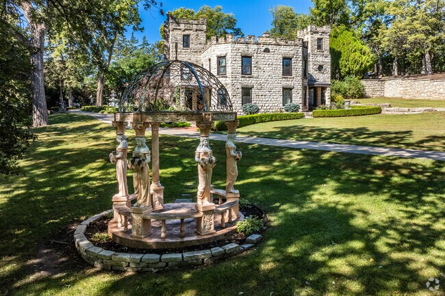 Manhattan has several historic home scatted throughout the Redbud and Sunset neighborhoods.