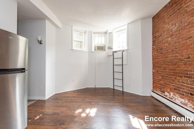 179 St Botolph St unit 7, Boston, MA 02115 - photo 2