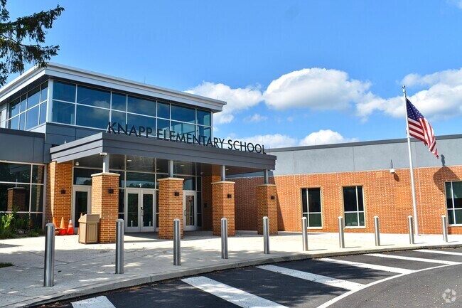 Knapp Elementary School educates children in grades Kindergarten through 6th.