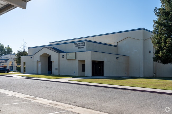 Earl Warren Junior High in Old River is ranked #986 in California Middle Schools.