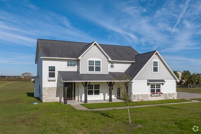 Enjoy large lots and scenic views in Rosharon's countryside homes.