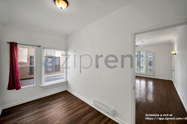 2818 S Bronson Ave, Los Angeles, CA 90018 - photo 6
