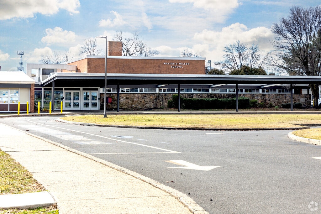 Walter Miller Elementary School has under 500 students.