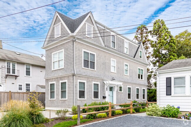 New construction in the Lily-Almy Pond neighborhood makes use of all the space possible.