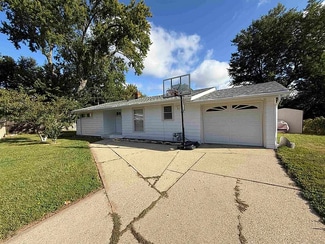 1011 Foster Ct, Rockford, IL 61102