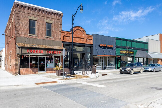 Indianola's charming town square is home to a number of shops and restaurants.