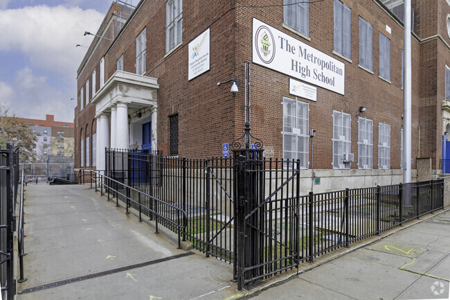 The Metropolitan High School has 129 students in grades 9-12.