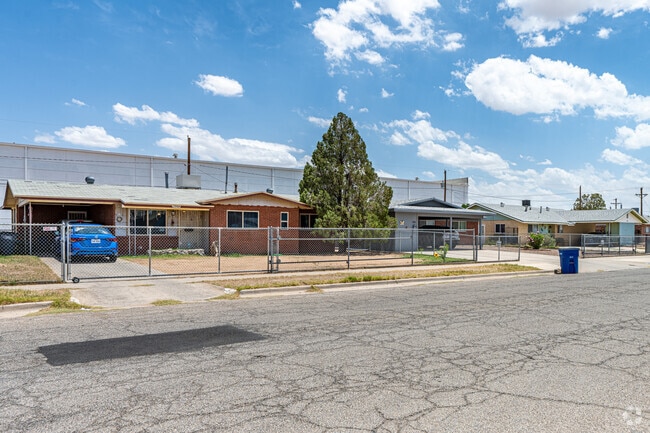 In Irvin View Pointe the locals enjoy wide streets with plenty of parking.