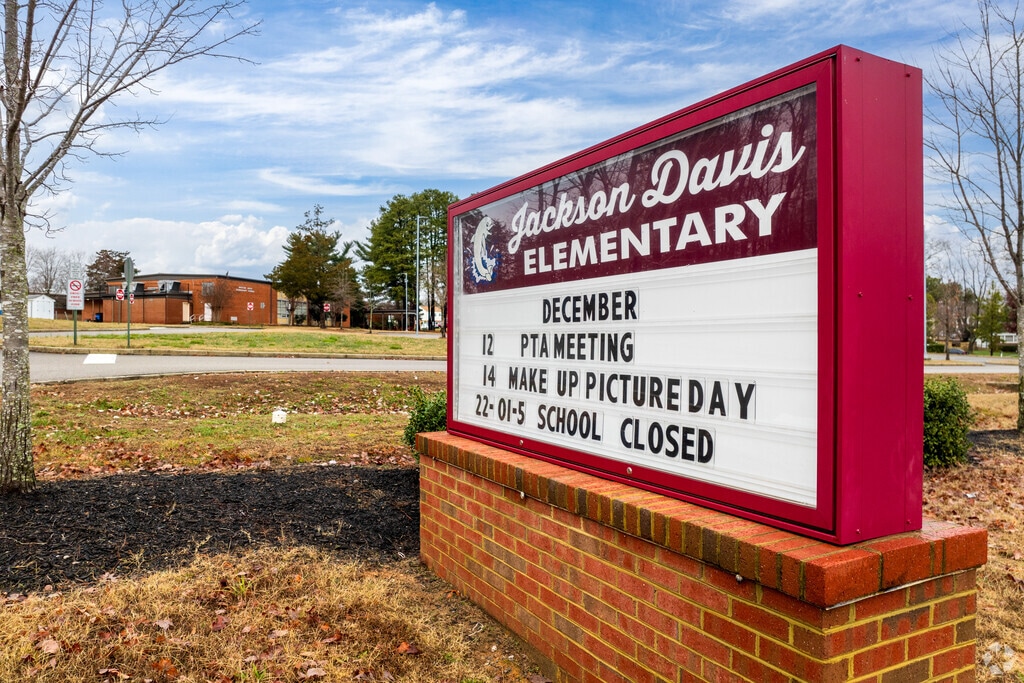 The entrance of Davis Elementary School.
