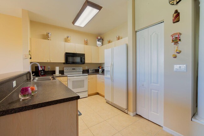 213 River Bluff Ln, Royal Palm Beach, FL 33411 - photo 7