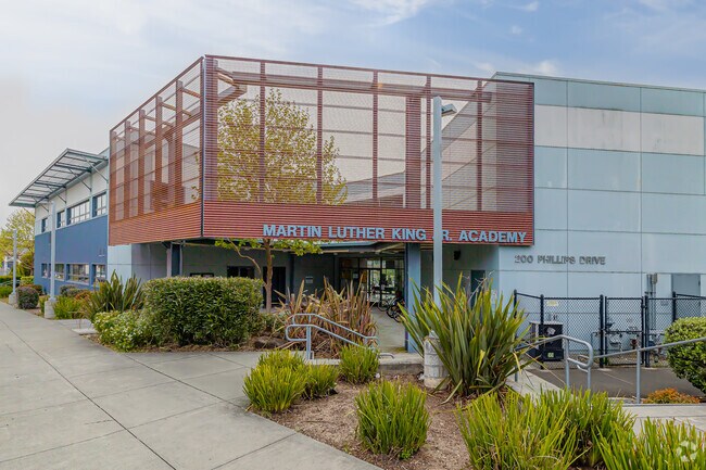 MLK Junior Academy's Front Entrance in Sausalito.
