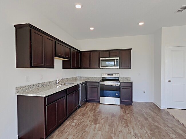 703 Madison Dr, Davenport, FL 33837 - photo 5