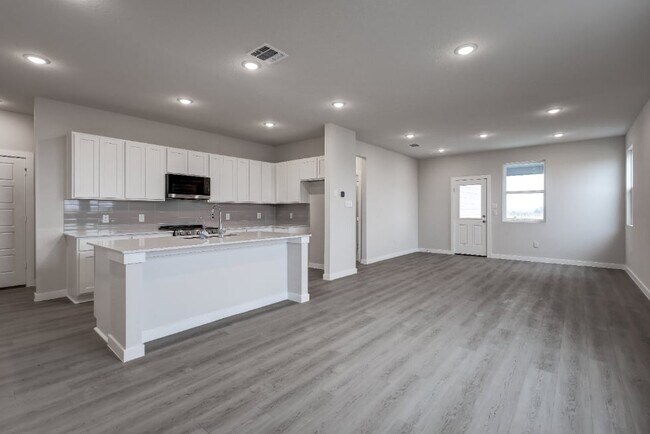 1531 Elvin Summit, von Ormy, TX 78073 - photo 3