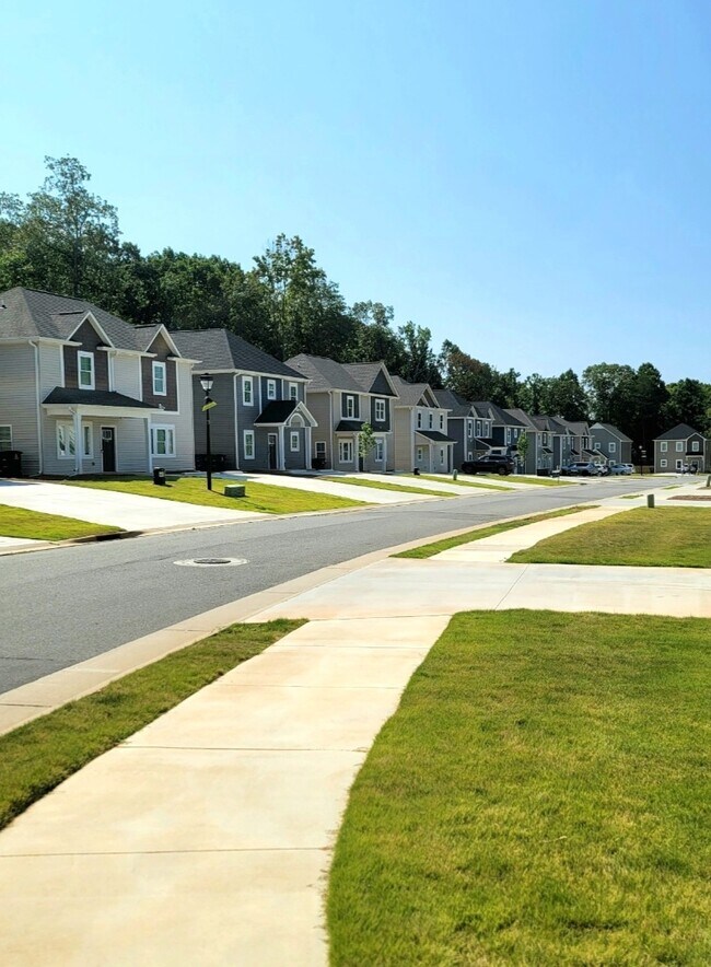 2700 Fares Ln, Winston-Salem, NC 27106