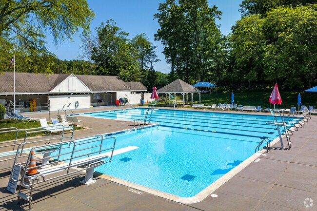 Bernardsville Municipal Pool offers pool memberships, after school enrichment programs and summer camps in Bernardsville, NJ.