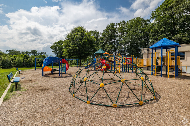Experience Quality Education at Crestwood Elementary.