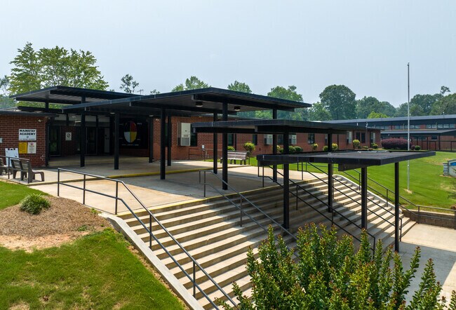 Az Kelsey Academy s 1 of 3 high schools in the Griffin-Spalding County Public Schools.