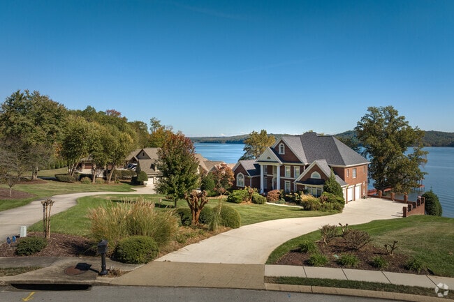 Riverfront homes have the best views in Lakesite.